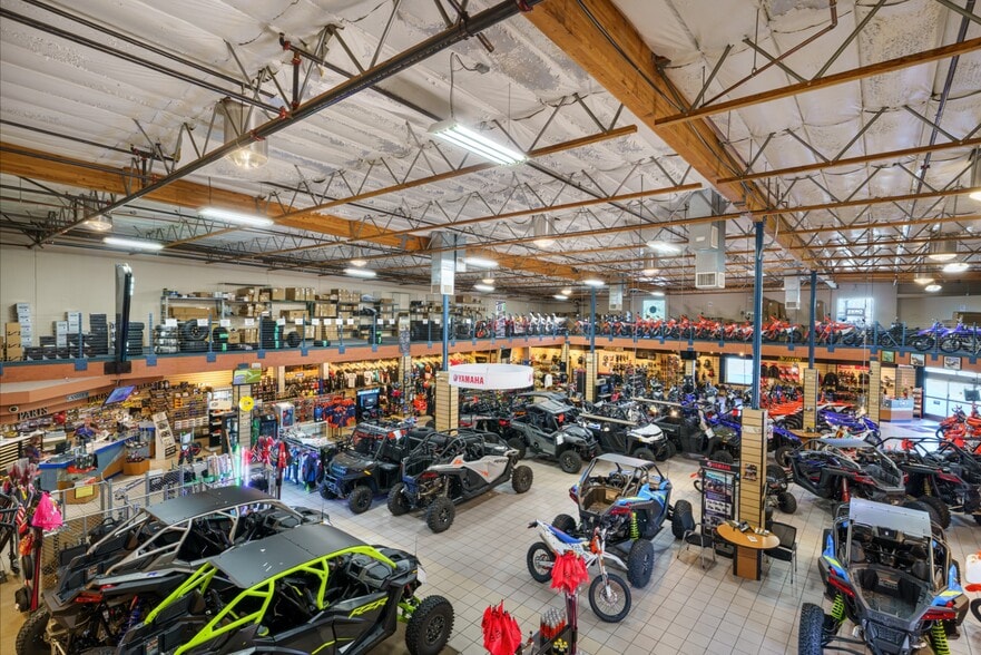 More Photos Of 2333 Montiel Rd, San Marcos Showroom For Sale