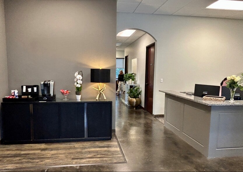 More Photos Of 1241 W Green Oaks Blvd, Arlington Coworking Space