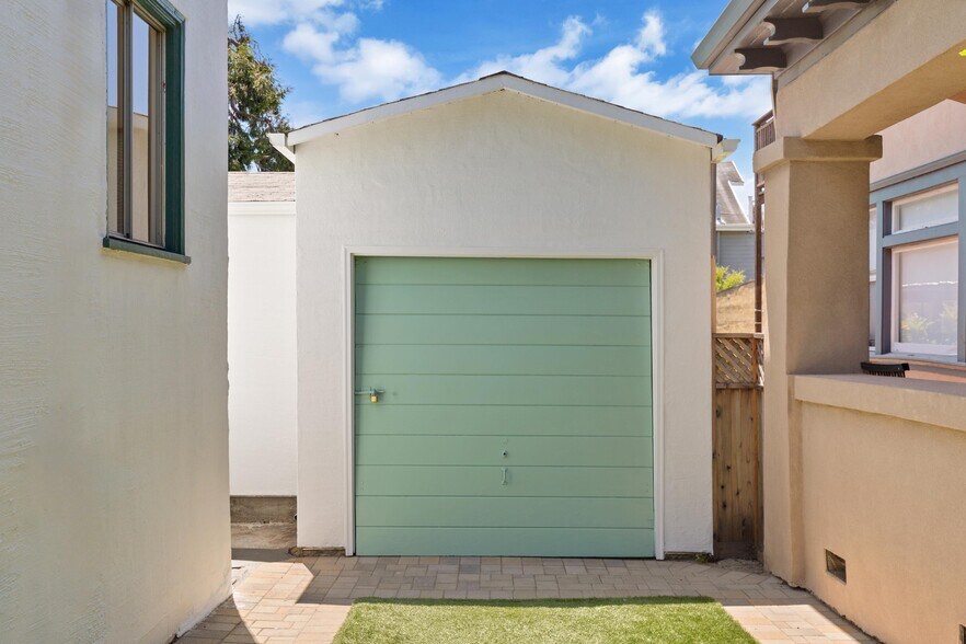More Photos Of 1539 E 38th St, Oakland Apartments For Sale