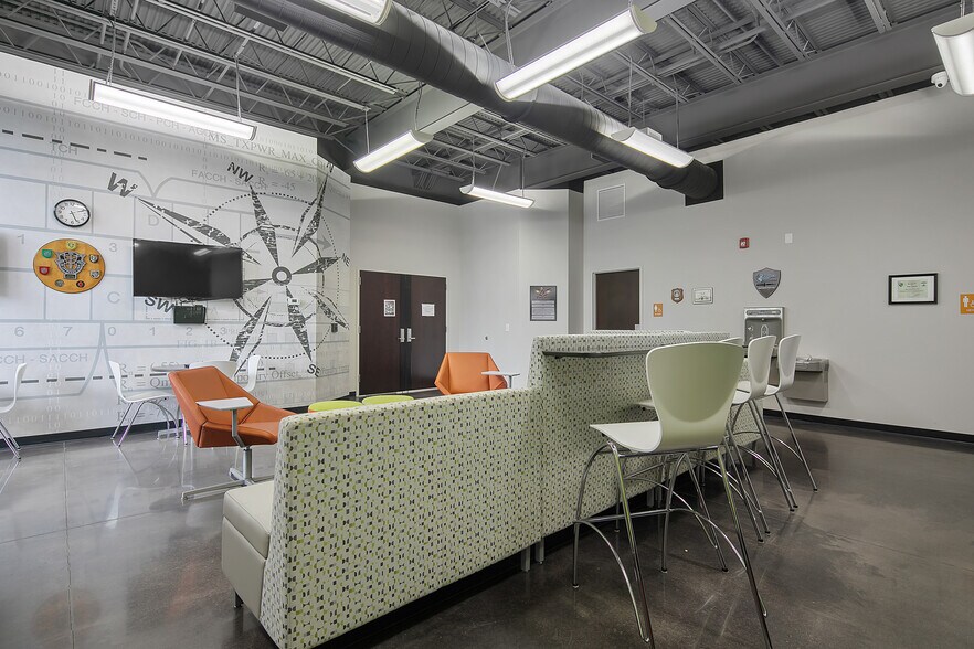 More Photos Of 2847 Bridgewood Dr, Fayetteville Office For Sale