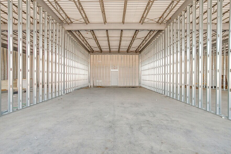 More Photos Of 3300 NE 28th St, Fort Worth General Retail For Lease
