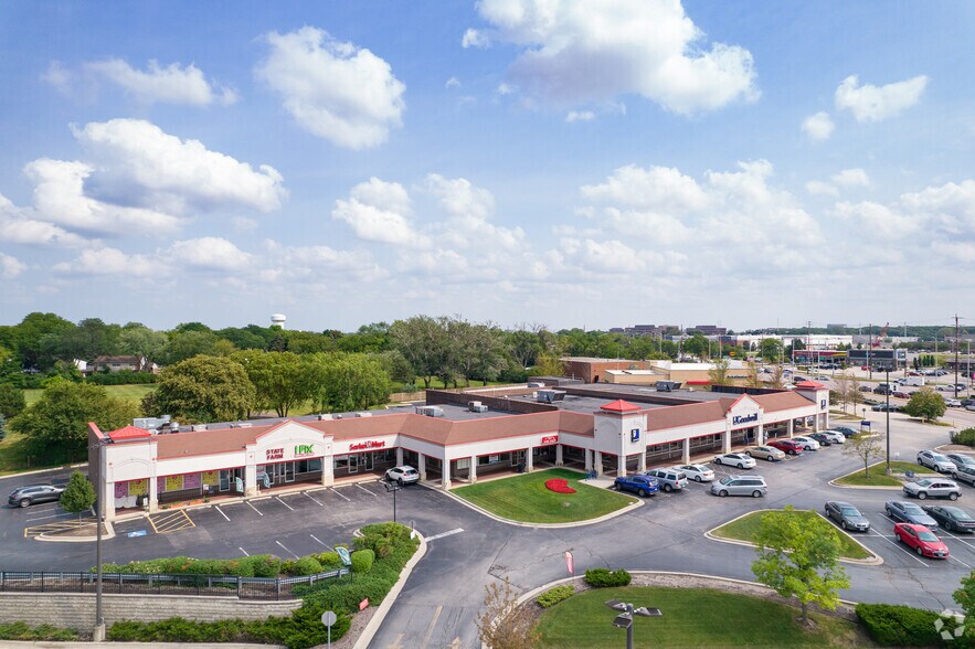 More Photos Of 840-990 W Algonquin Rd, Arlington Heights Unknown For Lease