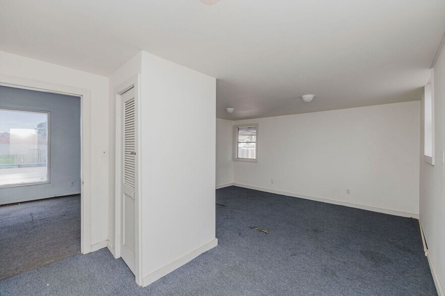 More Photos Of 2013 S Broadway St, Wichita Auto Dealership For Sale