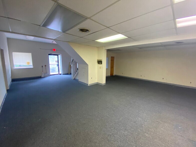 More Photos Of 45 Everett Dr, Princeton Junction Light Distribution For Lease