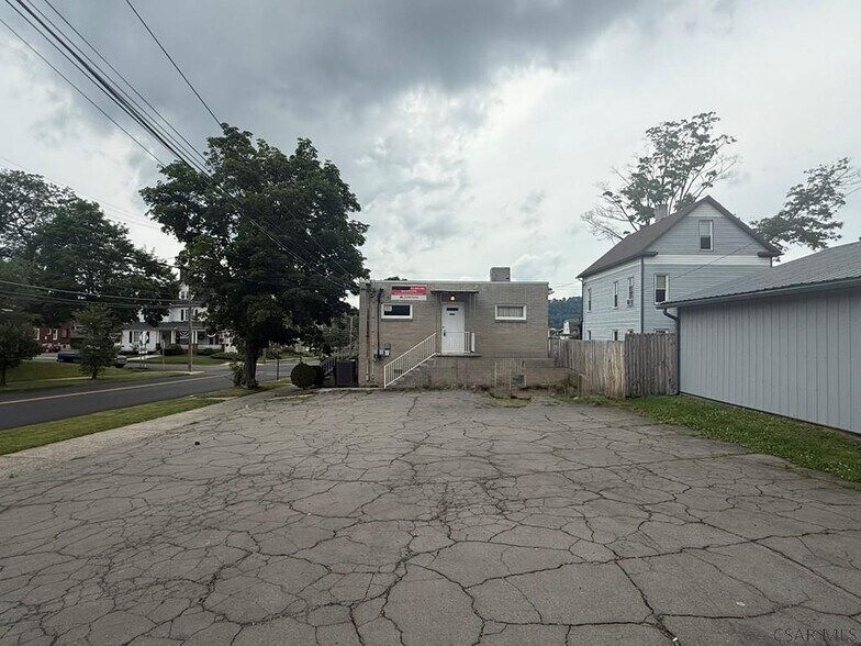 More Photos Of 226 Ohio St, Johnstown Office For Sale