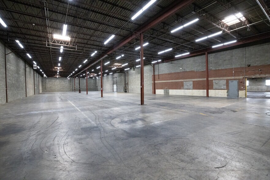 More Photos Of 12 Elmwood Rd, Menands Distribution For Lease