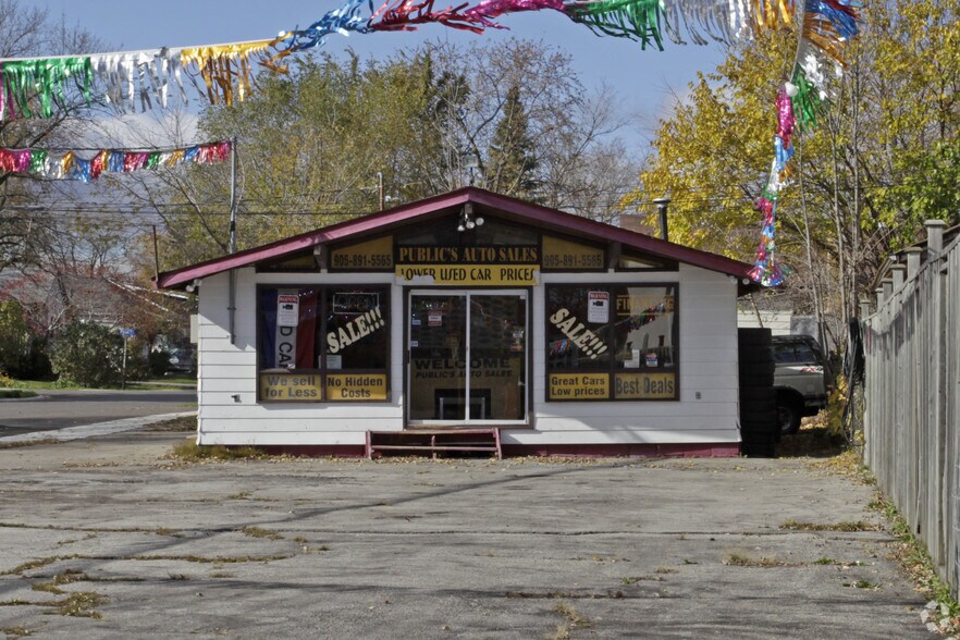 More Photos Of 973 Lakeshore Rd E, Mississauga Auto Dealership For Lease