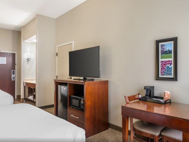 More Photos Of 2370 Sanders Rd, Conway Hotel For Sale