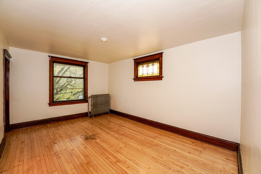More Photos Of 1825 N Astor St, Milwaukee Multifamily For Sale