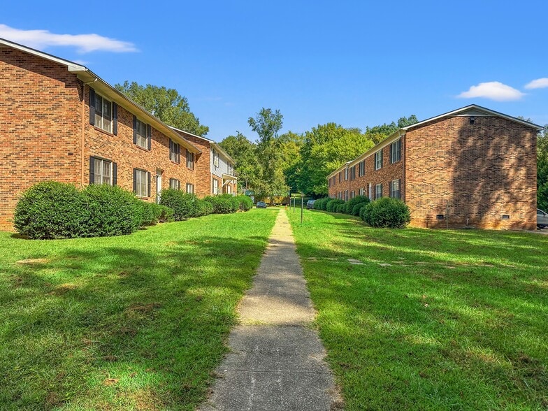 More Photos Of 1041 W Meadow Dr, Lancaster Apartments For Sale