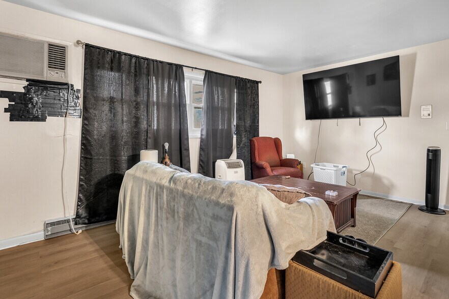 More Photos Of 100 E Market St, Piper City Apartments For Sale