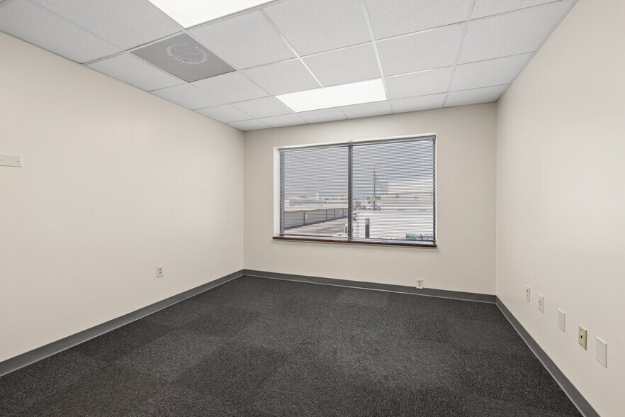 More Photos Of 216 Hartmann Dr, Lebanon Distribution For Lease