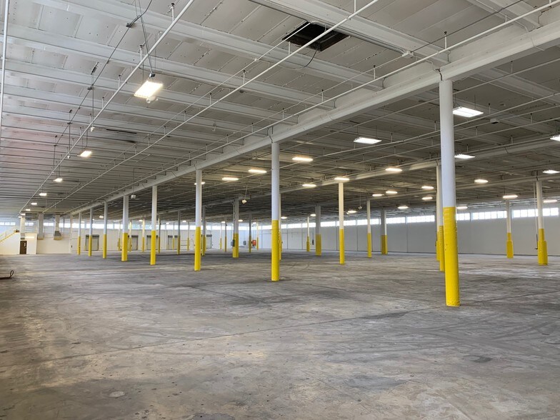 More Photos Of 6891 NW 74th St, Medley Manufacturing For Lease