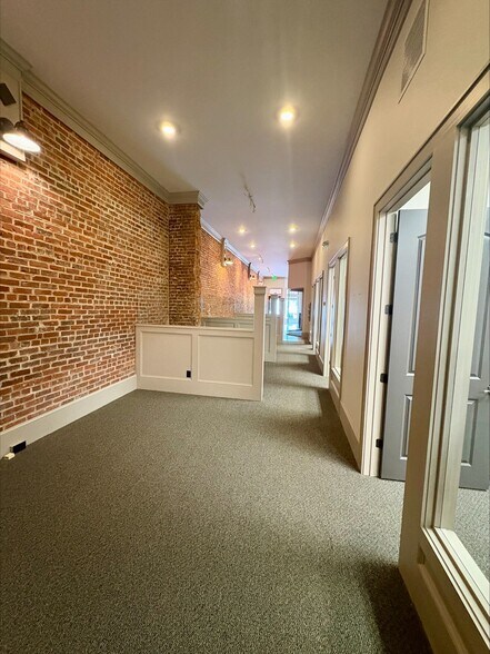 More Photos Of 12 E Johnston St, Forsyth Office Residential For Lease