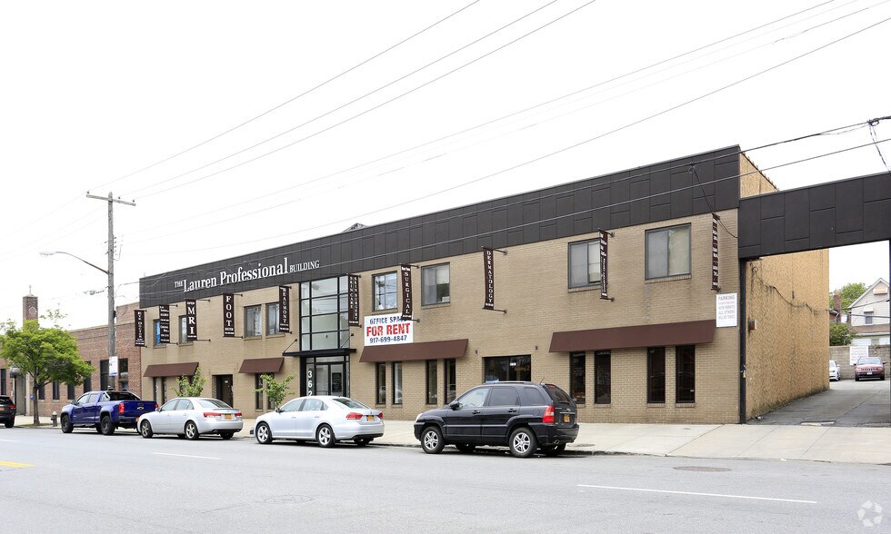 More Photos Of 3626-3628 E Tremont Ave, Bronx Medical For Lease