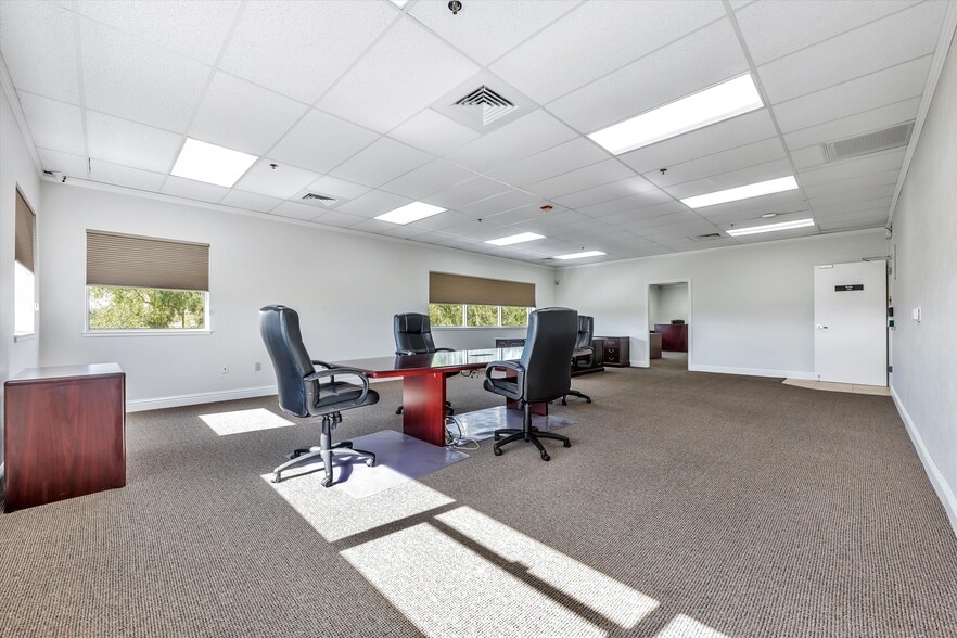 More Photos Of 1851 Airway Dr, Hollister Light Distribution For Lease