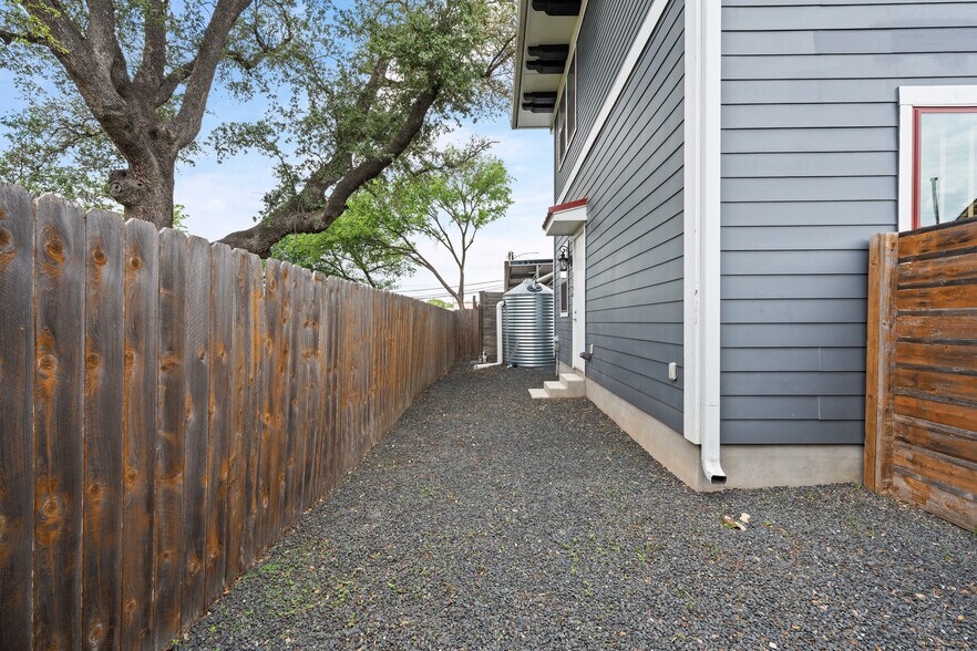 More Photos Of 1206 Hart St, Georgetown Specialty For Sale