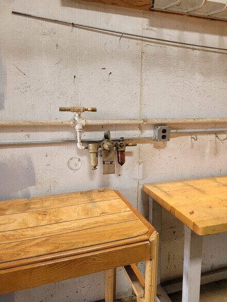 More Photos Of 1209 Dennis Rd, North Pole Warehouse For Lease