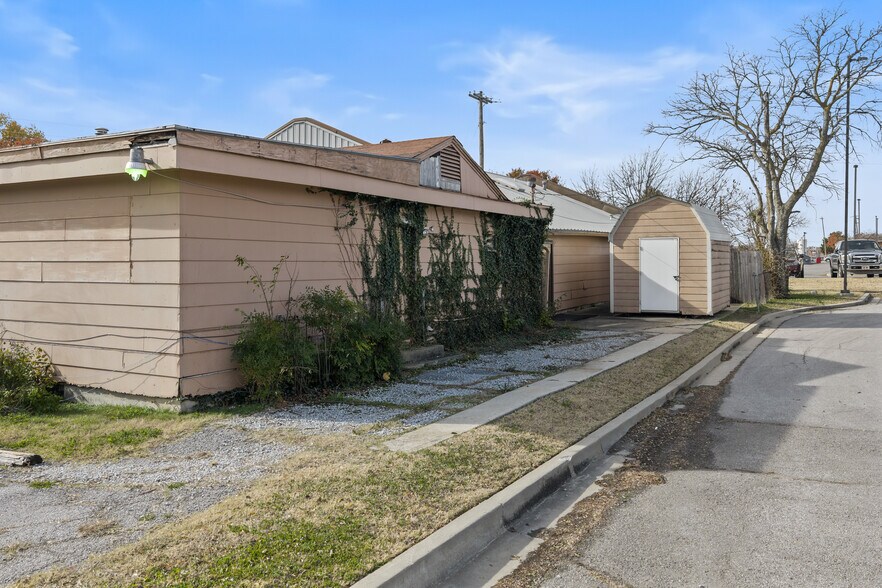 Primary Photo Of 715 12th Ave NW, Ardmore Medical For Sale