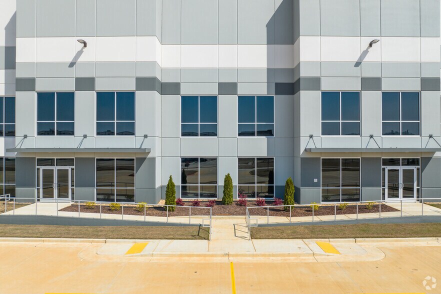 More Photos Of 300 International Pky, Adairsville Distribution For Lease