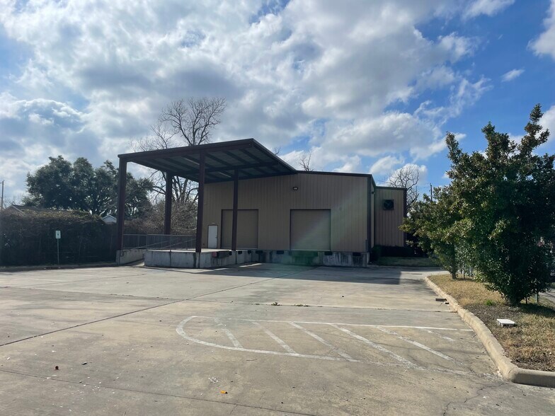 More Photos Of 925-927 Winston St, Houston Unknown For Lease