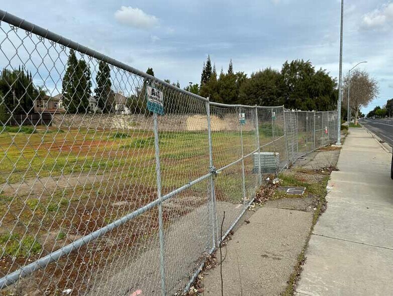 More Photos Of 1811-1813 W Kettleman Ln, Lodi Land For Sale