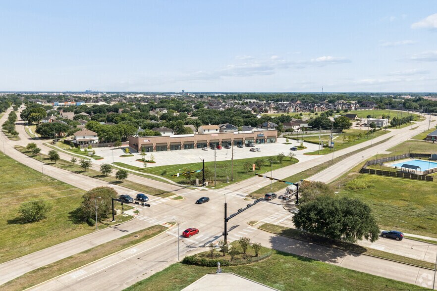 More Photos Of 5149 Reading Rd, Rosenberg Storefront For Sale