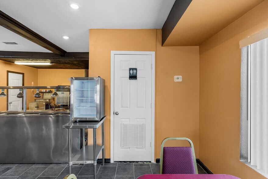 More Photos Of 2900 E 5th St, Panama City Restaurant For Sale