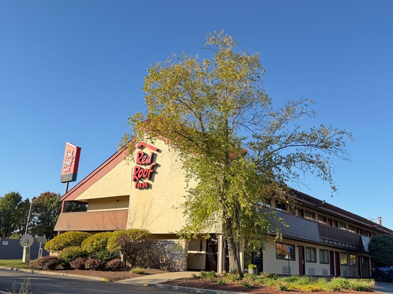 More Photos Of 9520 Valparaiso Ct, Indianapolis Hotel For Sale