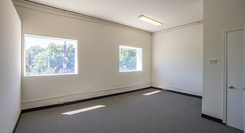 More Photos Of 3016 Martin Luther King Jr Ave SE, Washington Office For Sale