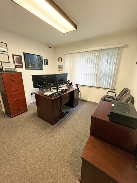 More Photos Of 107 W Broadway, Derry Office For Lease