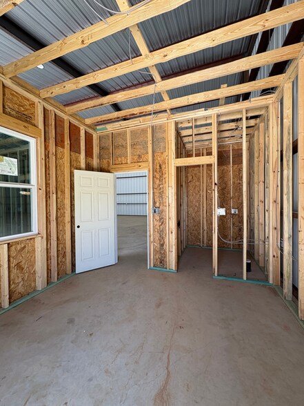 More Photos Of 5790 Rendon Bloodworth Rd, Fort Worth Industrial For Lease