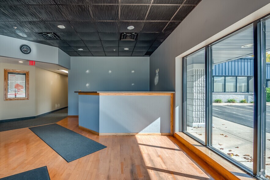 More Photos Of 2390 Industrial Dr, Neenah Warehouse For Lease