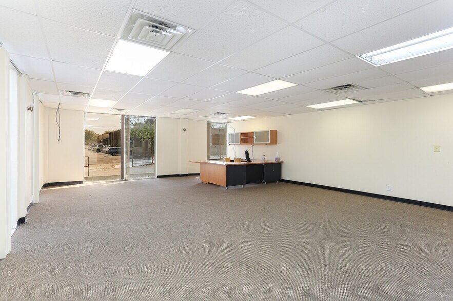 More Photos Of 4139 Gardendale St, San Antonio Office For Sale