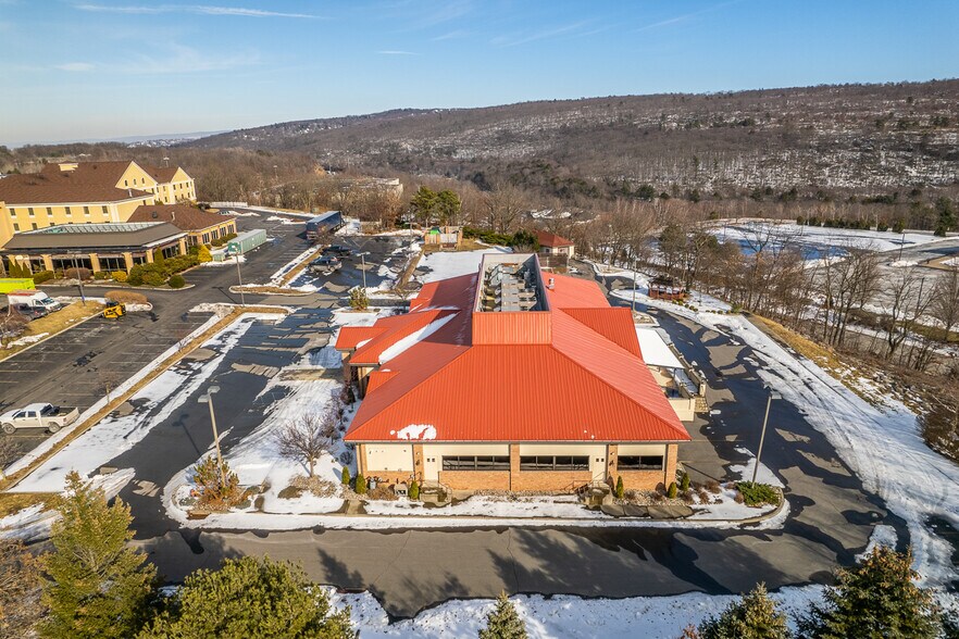 More Photos Of 20 Montage Mountain Rd, Moosic Restaurant For Lease