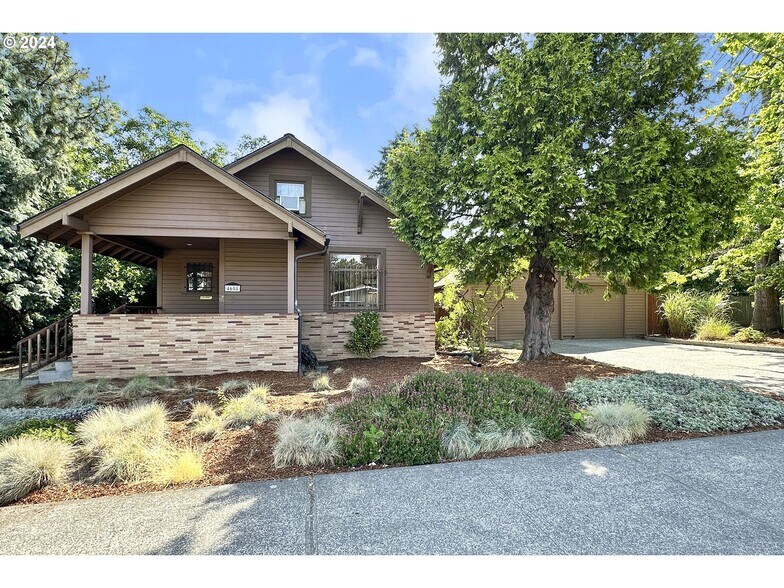 Primary Photo Of 4608 NE 102nd Ave, Portland Veterinarian Kennel For Sale