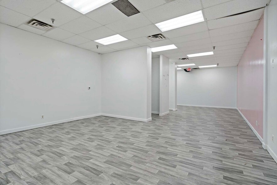 More Photos Of 6050 Shingle Creek Pky, Brooklyn Center Unknown For Lease