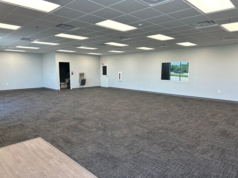 More Photos Of 301 Lau Pky, Englewood Distribution For Lease