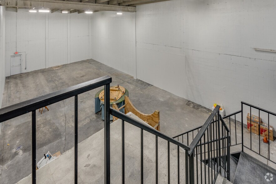 More Photos Of 2100-2112 NW 99th Ave, Miami Warehouse For Lease
