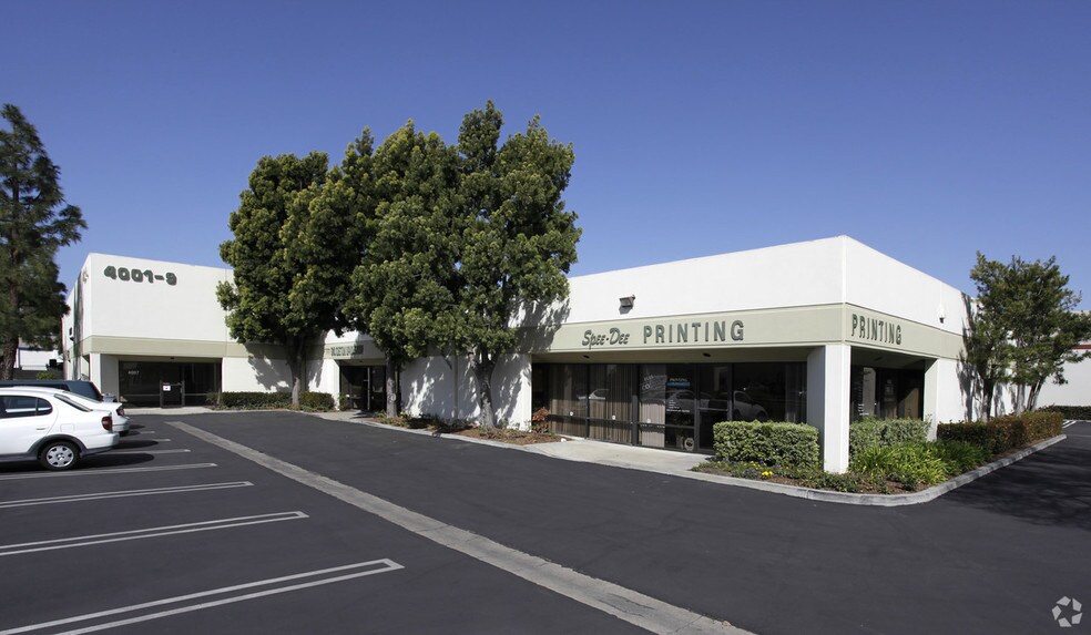 More Photos Of 4001-4009 W Segerstrom Ave, Santa Ana Warehouse For Lease