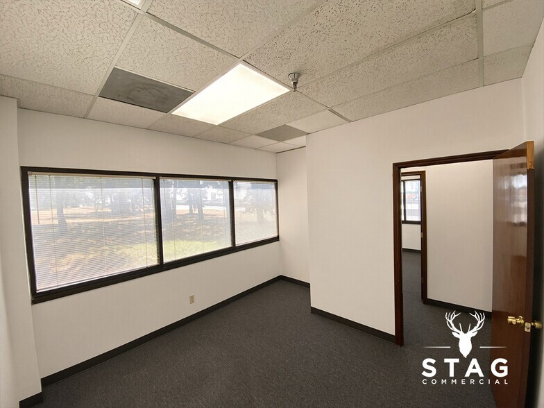 More Photos Of 3901 Airport Fwy, Bedford Office For Lease