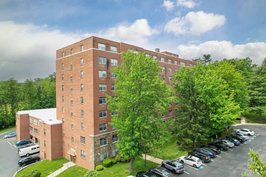 More Photos Of 1062 E Lancaster Ave, Bryn Mawr Apartments For Lease