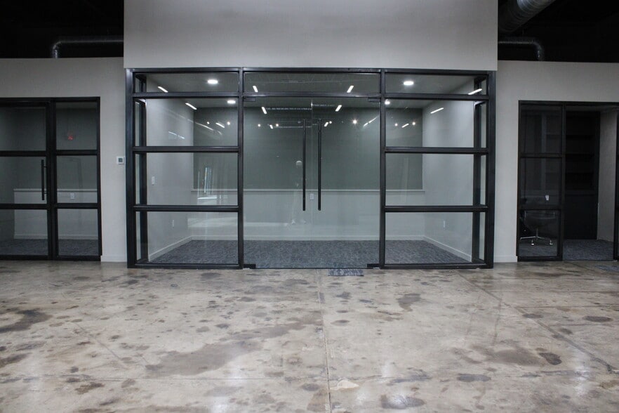 More Photos Of 702 W Commerce St, Dallas Loft Creative Space For Sale