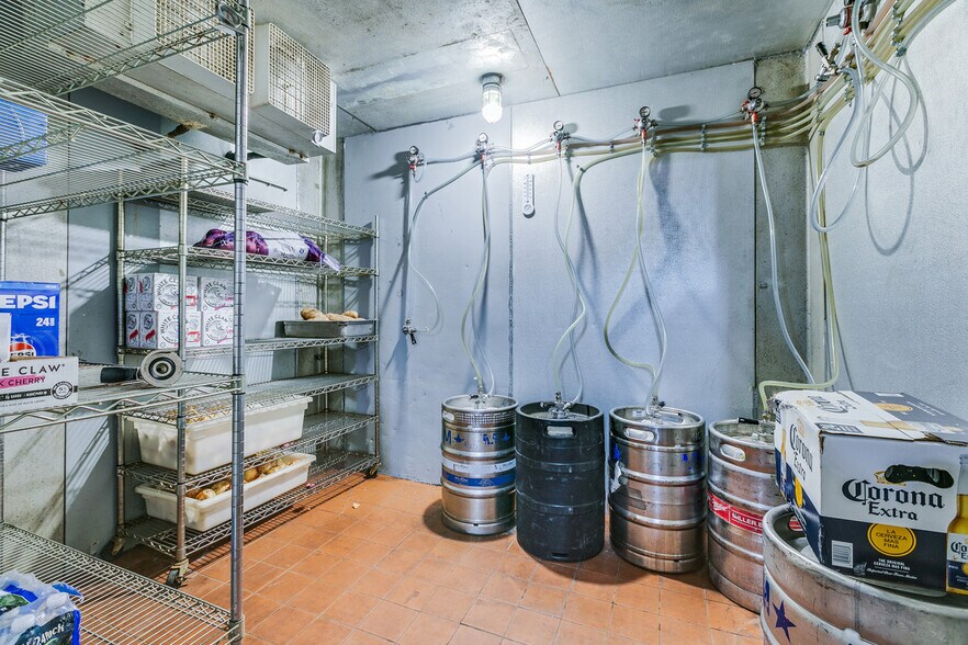 More Photos Of 328 5th Ave N, Bayport Restaurant For Sale