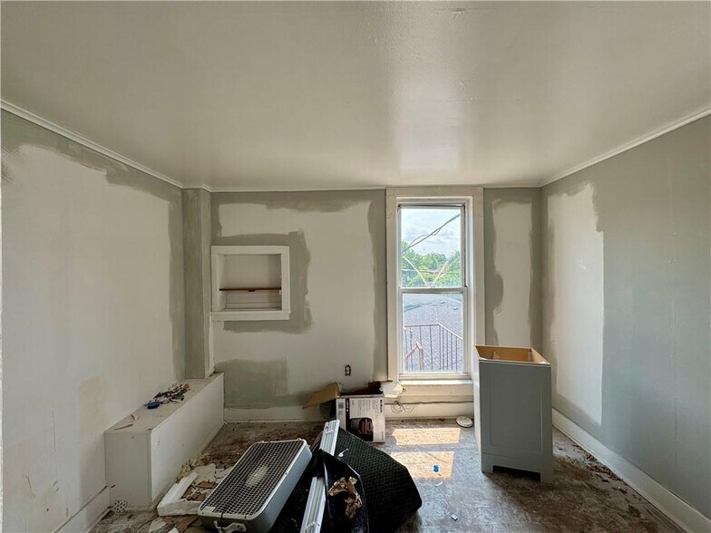 More Photos Of 230 E Main St, Palmyra General Retail For Sale