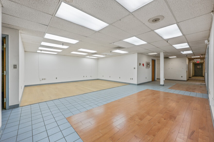 More Photos Of 656 Interstate Dr, Crossville Manufacturing For Lease