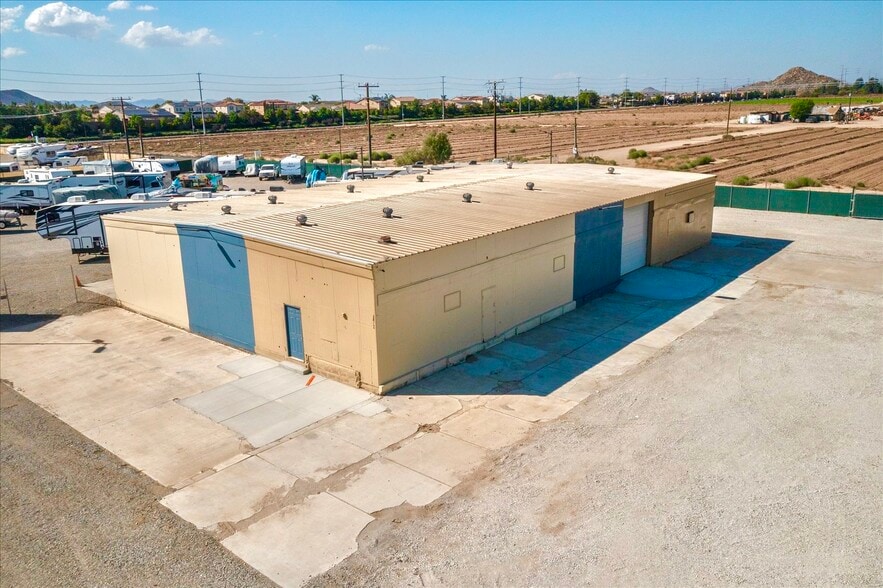 More Photos Of 30075 Grand Ave, Winchester Service For Lease