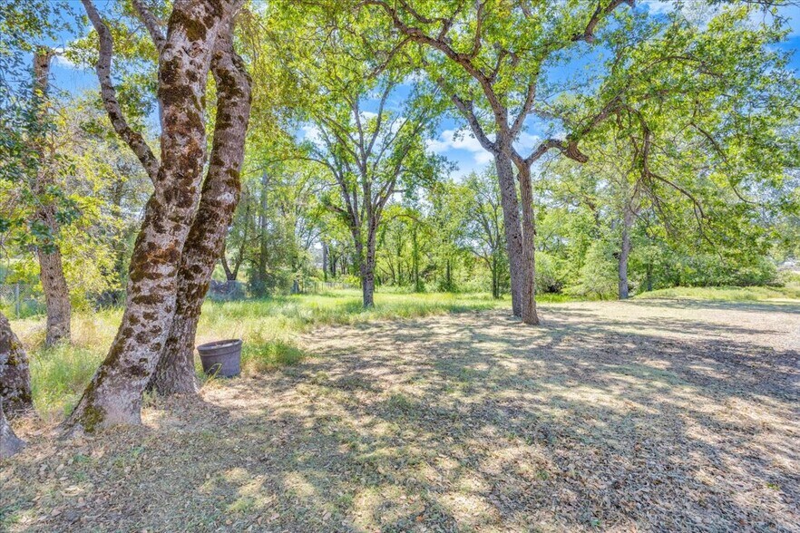 More Photos Of 20833 Mechanical Dr, Sonora Warehouse For Lease