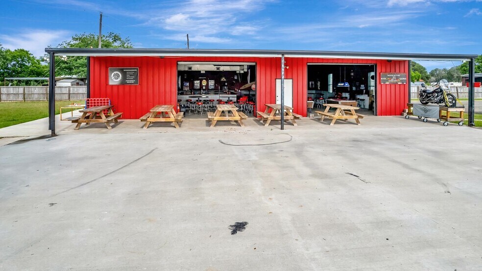 More Photos Of 23404 NW Zac Lentz Pky, Victoria General Retail For Sale