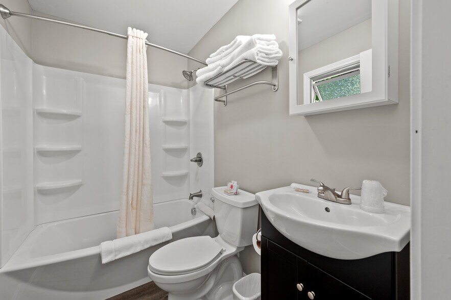 More Photos Of 291 Endicott St N, Laconia Hotel For Sale